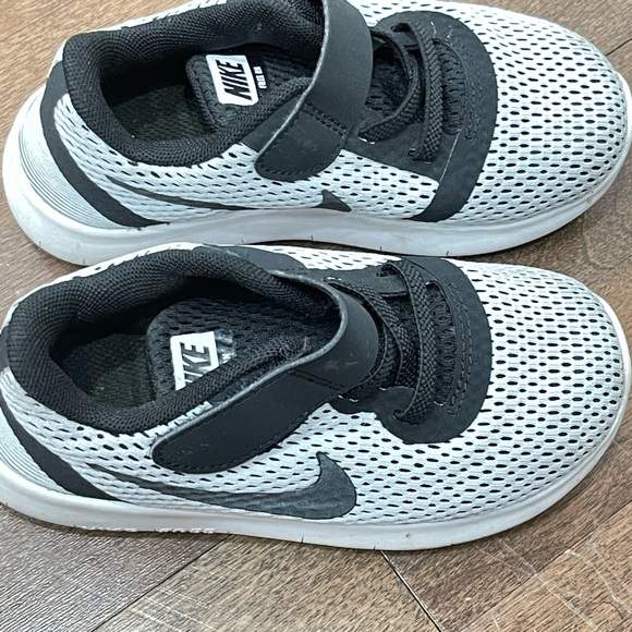Nike sneakers - Picture 3 of 4